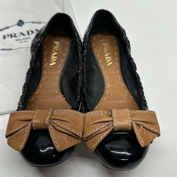 Prada Ballet Flats Bow Ballerina Slip On Shoes Patent Leather Black Tan 36.5 - Picture 4 of 11